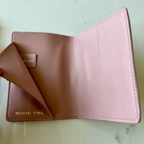 New - Michael Kors Luggage Tag and Passport Case - Picture 4 of 6